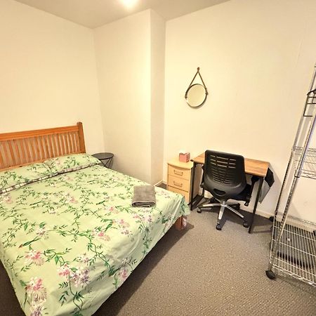 Entire 3 Bedroom House- Free Parking Liverpool Exteriör bild