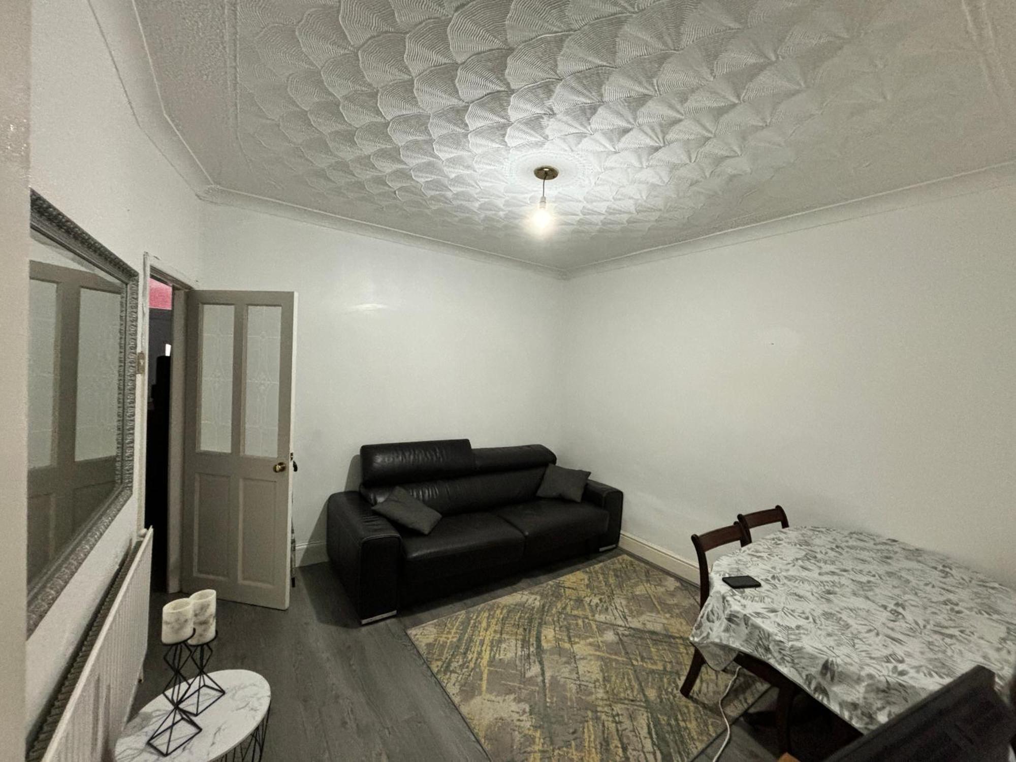 Entire 3 Bedroom House- Free Parking Liverpool Exteriör bild
